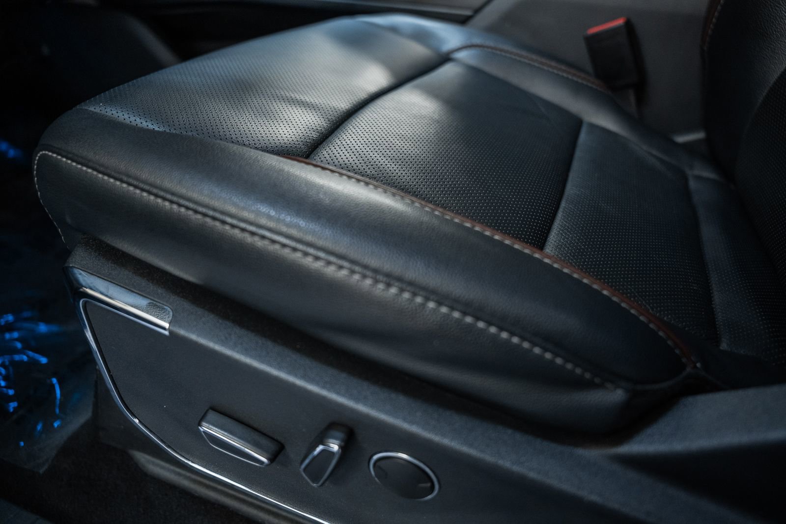 Certified 2023 Ford F150 Lariat w/ Equipment Group 502A High image 46