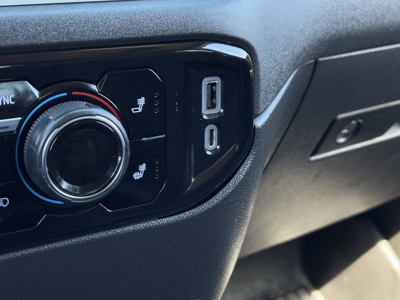 Used 2022 Chevrolet Silverado 1500 LT w/ Z71 Off-Road Package image 23