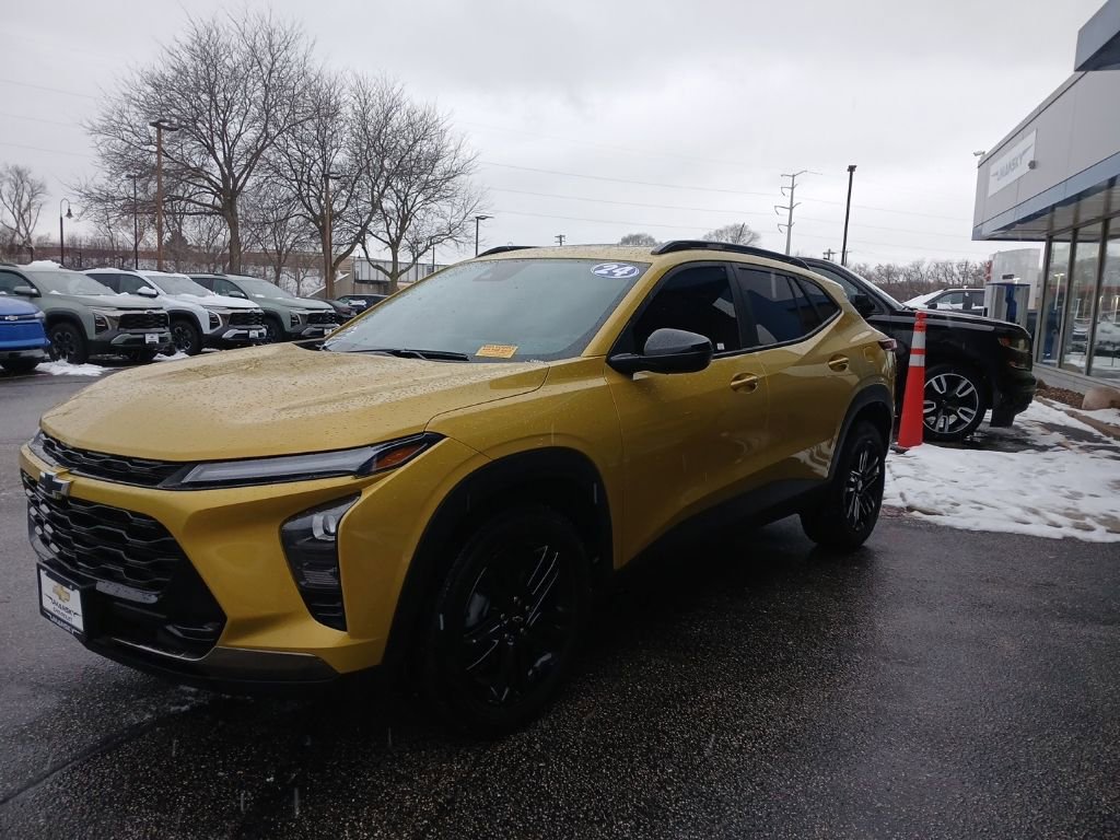 Used 2024 Chevrolet Trax ACTIV w/ Sunroof Package image 4