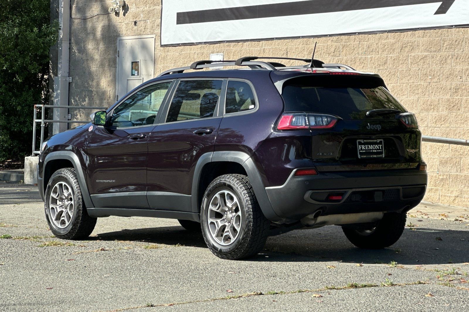 Used 2021 Jeep Cherokee Trailhawk w/ Trailer Tow Group AWD/4WD image 5