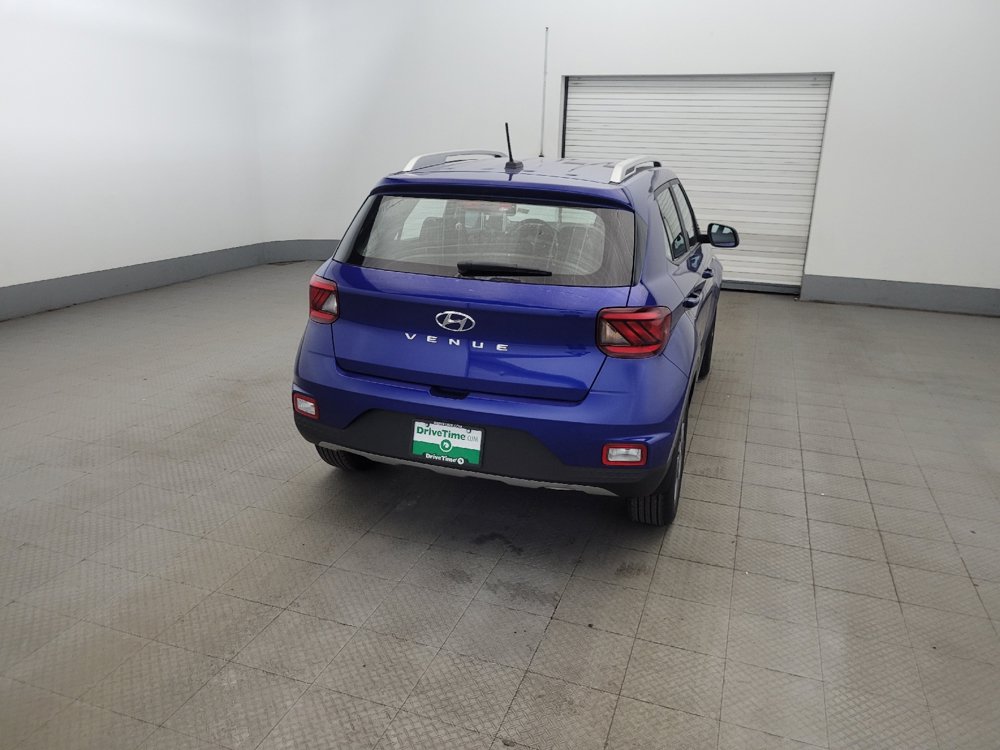Used 2024 Hyundai Venue SEL FWD image 7