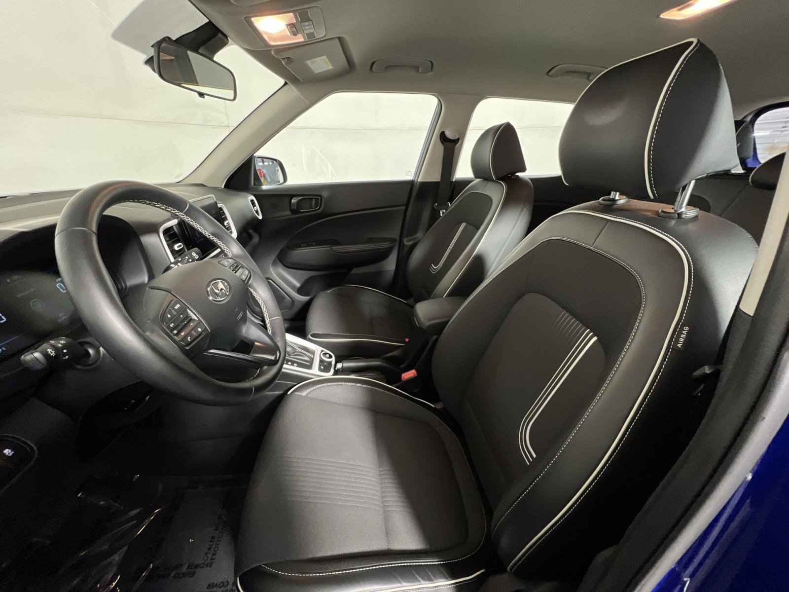 Used 2023 Hyundai Venue Limited image 13