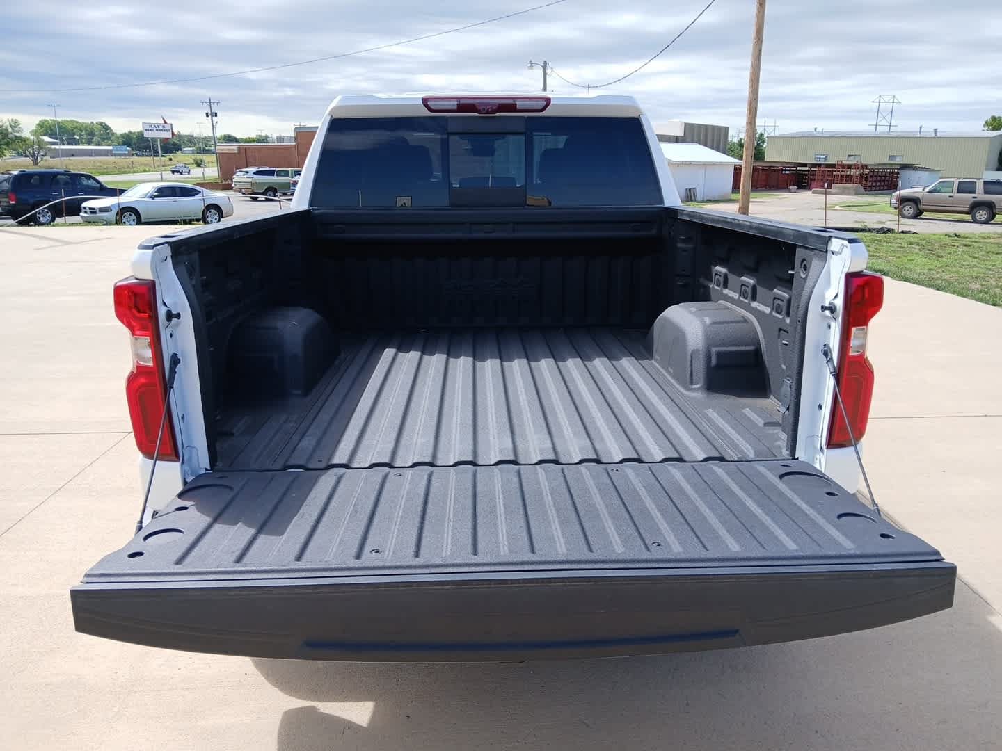 Used 2023 Chevrolet Silverado 1500 High Country w/ High Country Premium Package AWD/4WD image 6