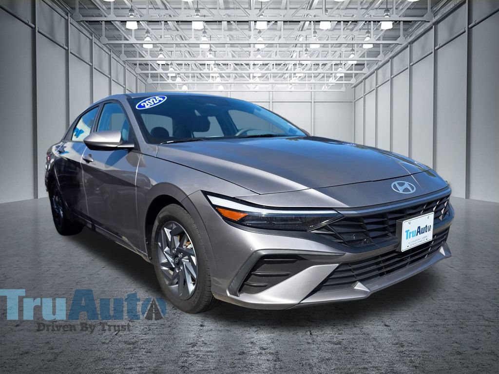 Used 2024 Hyundai Elantra SEL FWD image 39