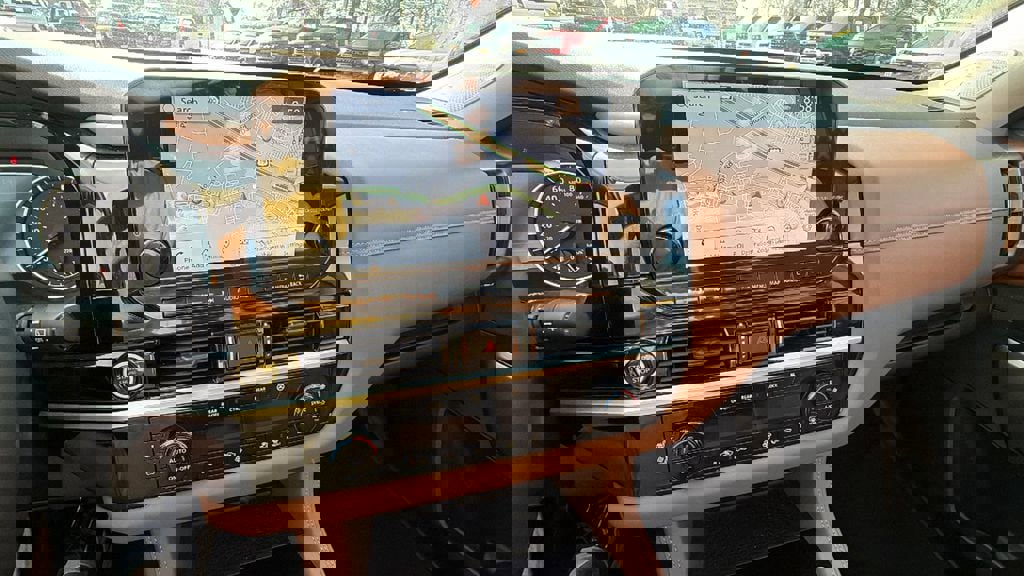 Used 2022 Nissan Pathfinder Platinum image 33