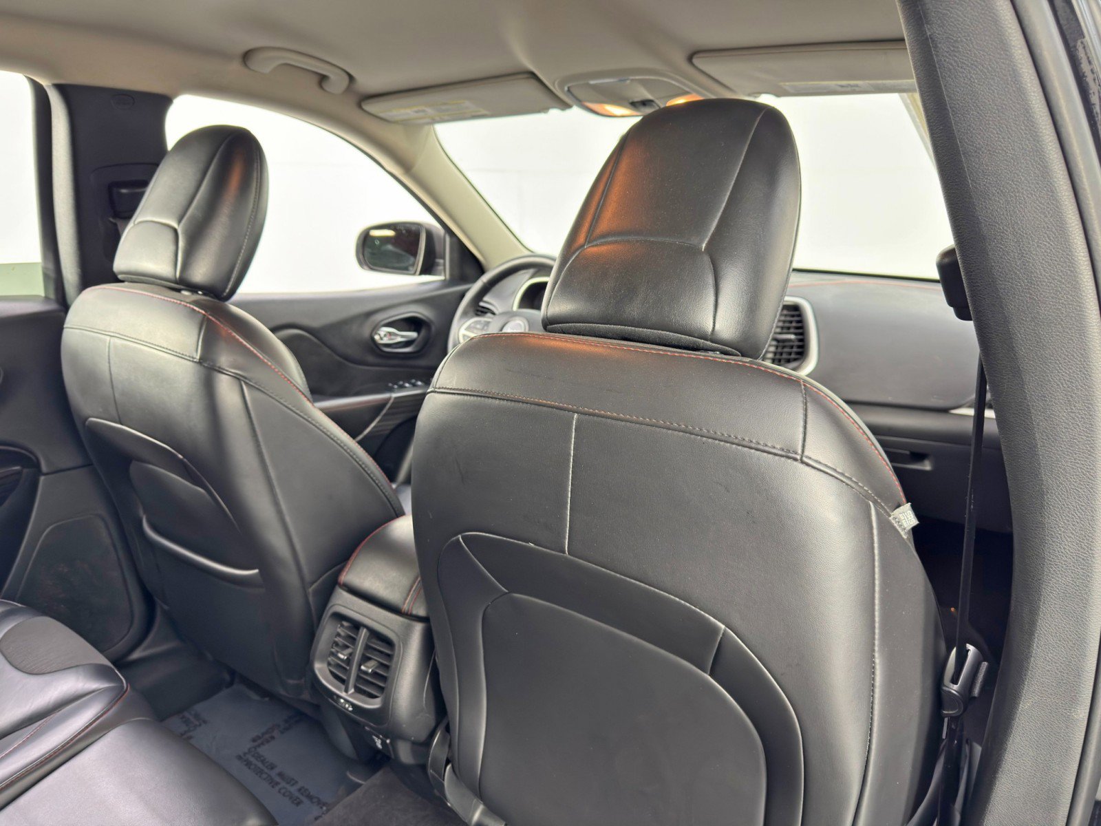 Used 2017 Jeep Cherokee Trailhawk w/ Cold Weather Group image 33