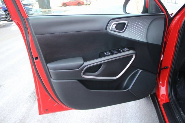 Used 2023 Kia Soul LX w/ LX Technology Package image 18