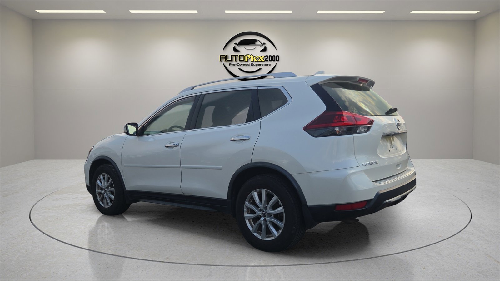 Used 2018 Nissan Rogue SV image 5