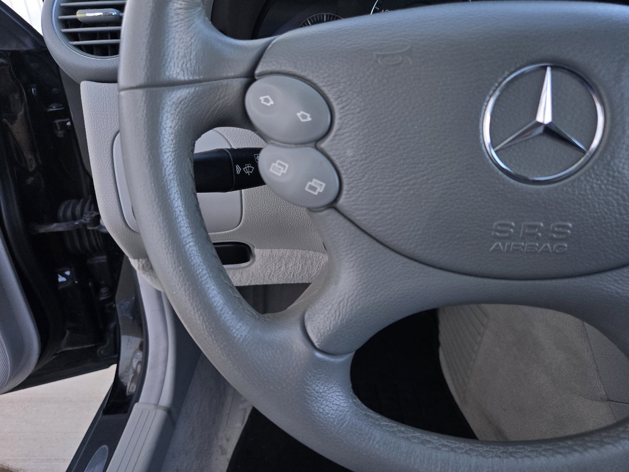 Used 2005 Mercedes-Benz CLK 500 Cabriolet image 39
