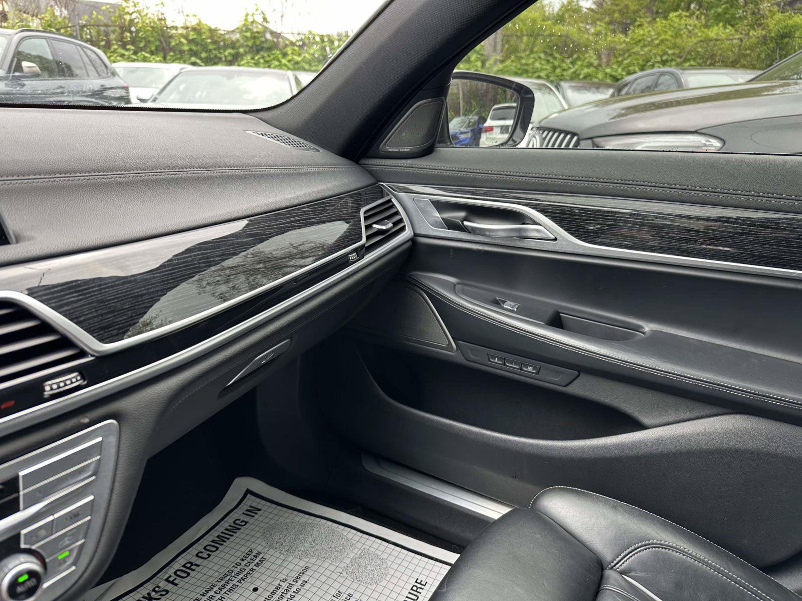 Used 2022 BMW 750Li xDrive AWD/4WD image 26