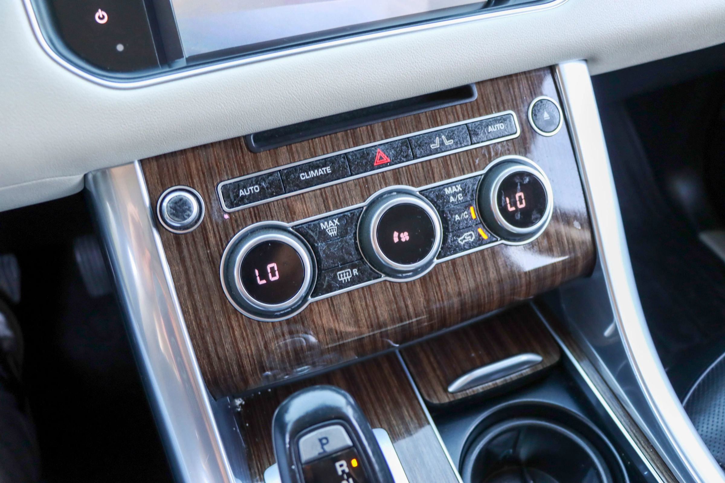 Used 2014 Land Rover Range Rover Sport HSE image 46