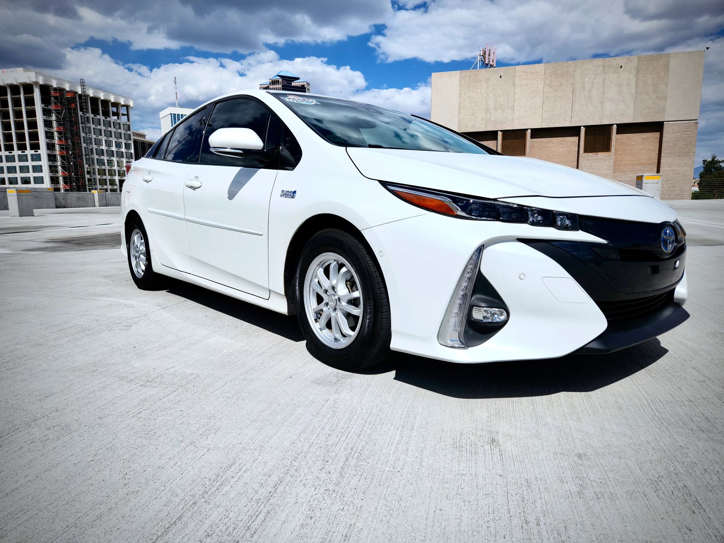 Used 2017 Toyota Prius Prime Advanced w/ Carpet Mat Package FWD image 6
