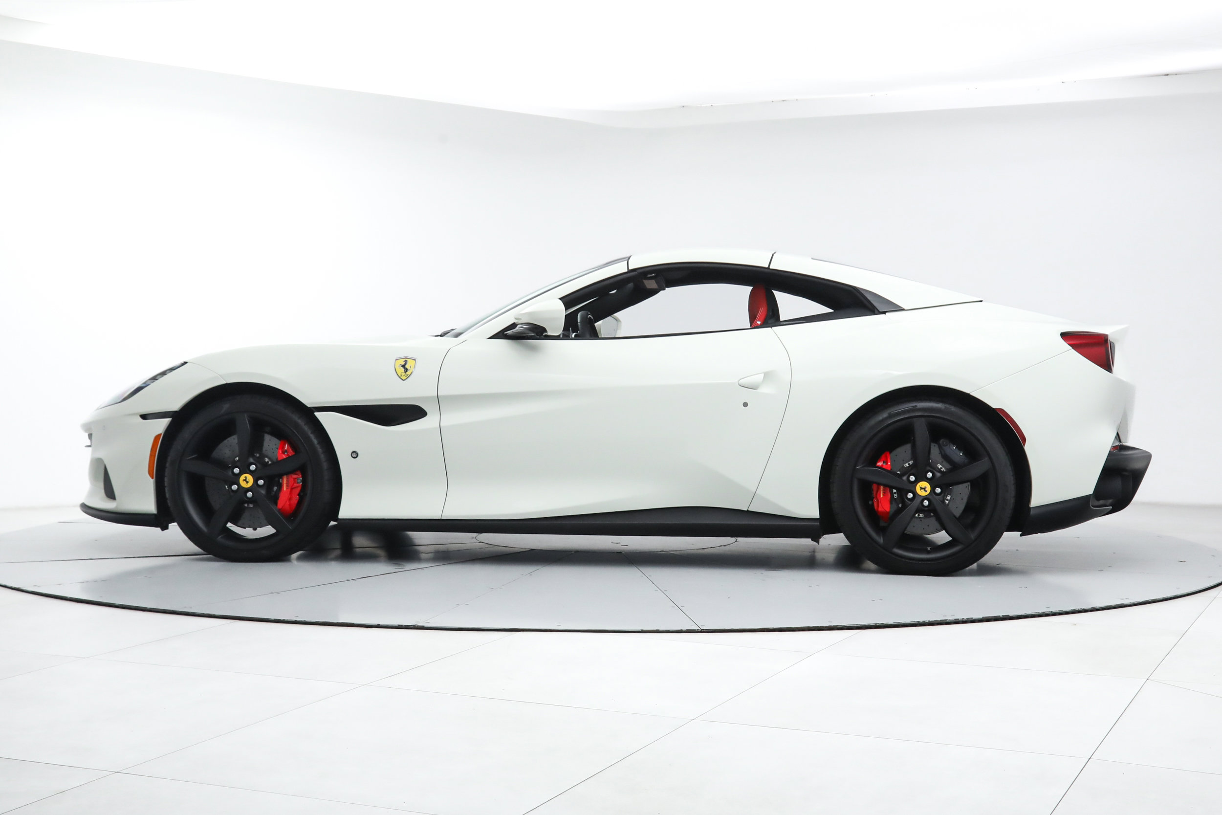 Certified 2022 Ferrari Portofino M RWD image 7