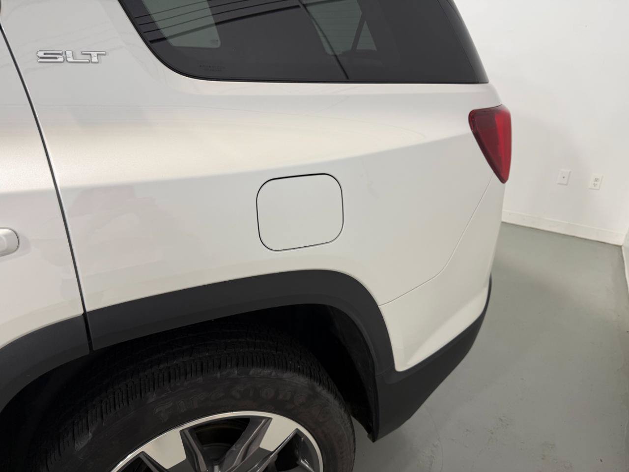 Used 2017 GMC Acadia SLT AWD/4WD image 28