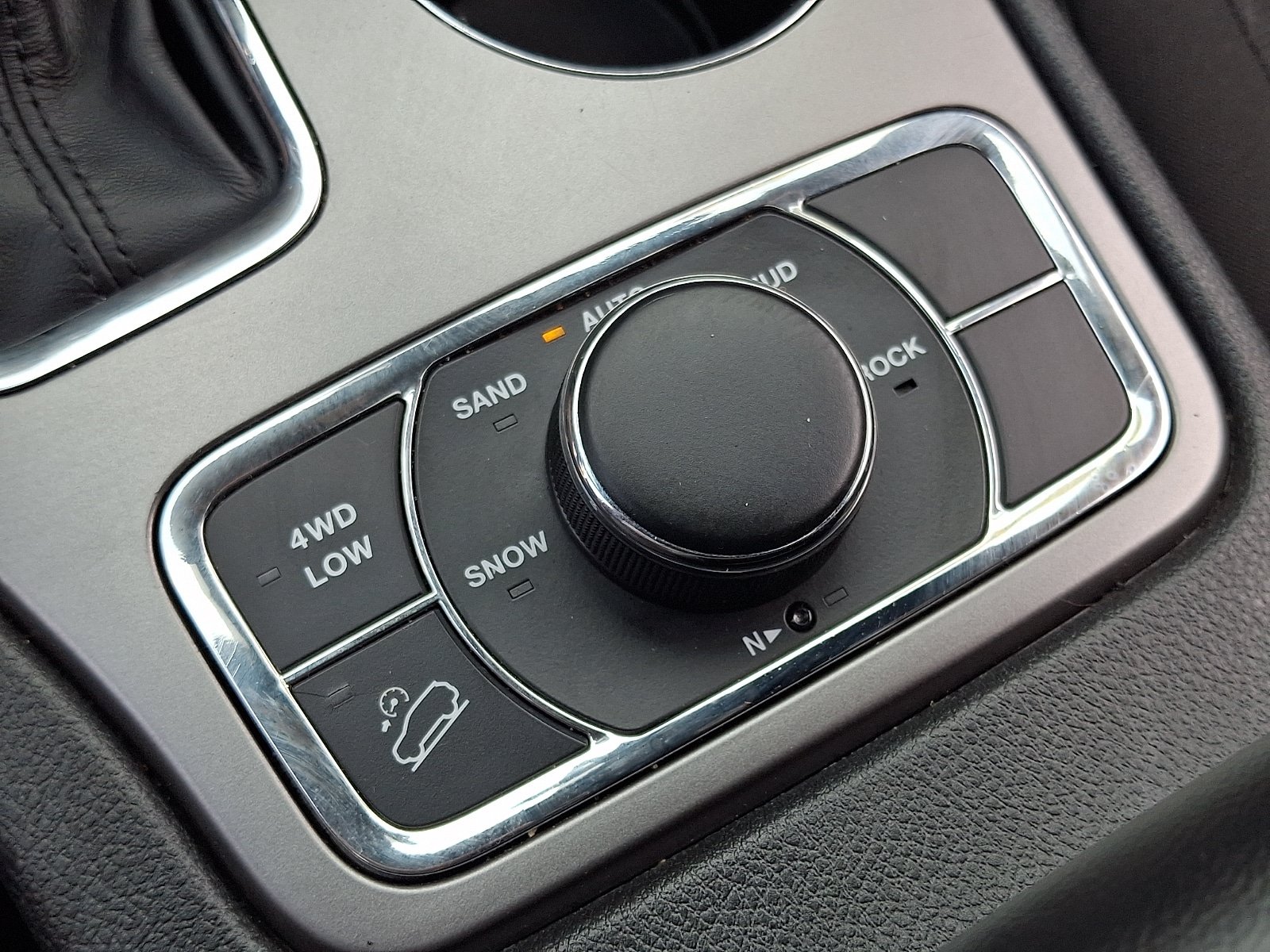 Used 2019 Jeep Grand Cherokee Laredo AWD/4WD image 24