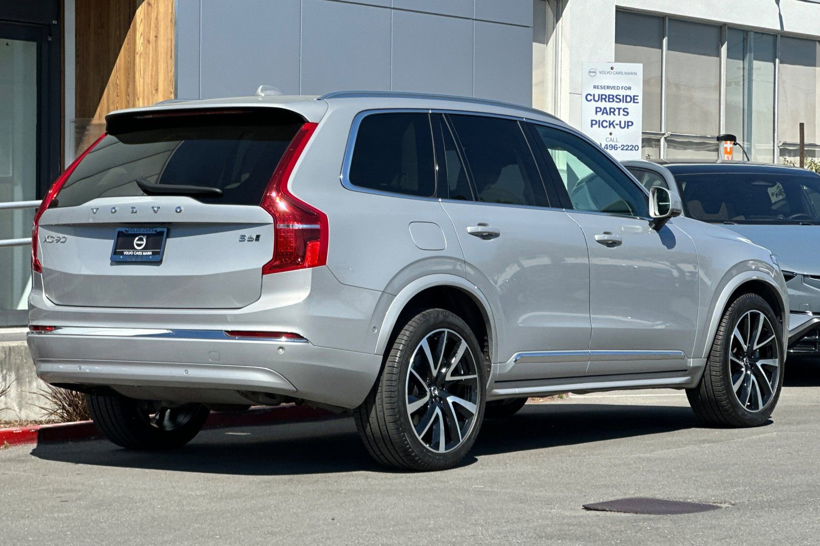 Certified 2024 Volvo XC90 B6 Plus AWD/4WD image 2