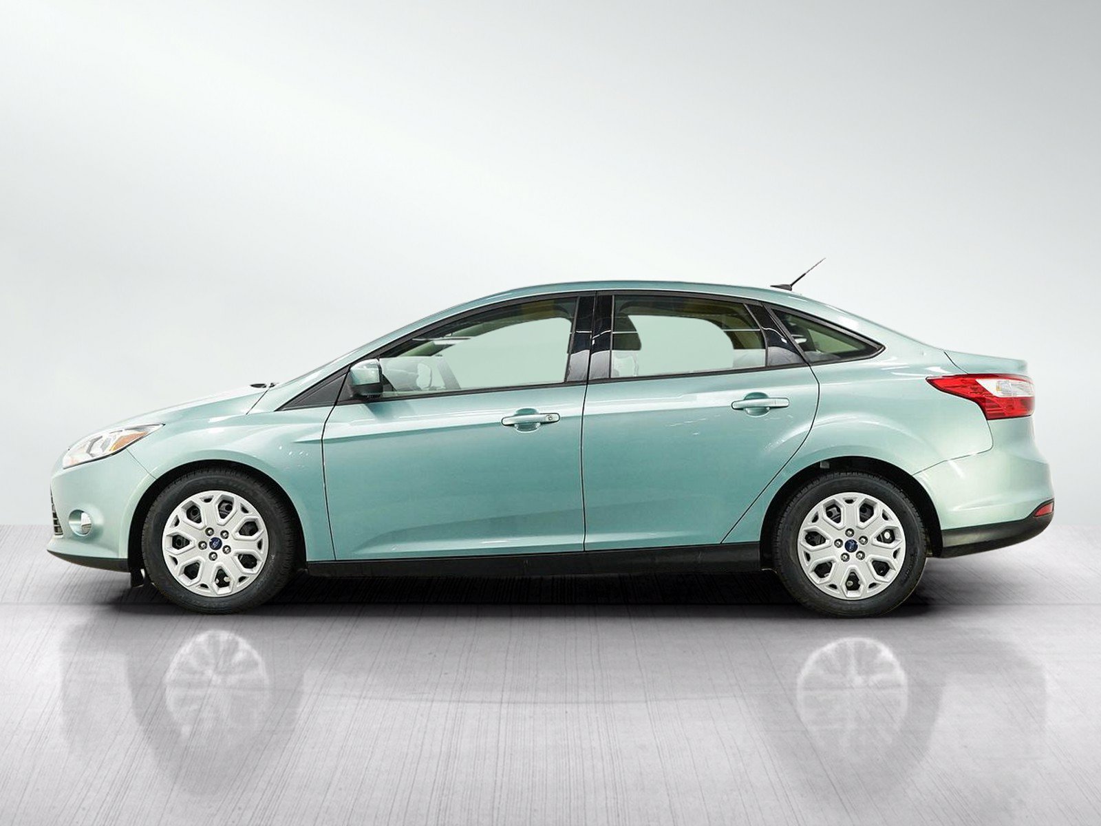 Used 2012 Ford Focus SE FWD image 2