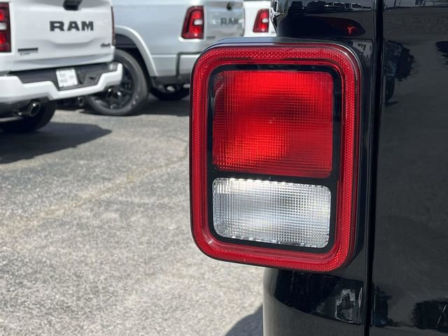 Used 2023 Jeep Gladiator Rubicon w/ Cold Weather Group image 10