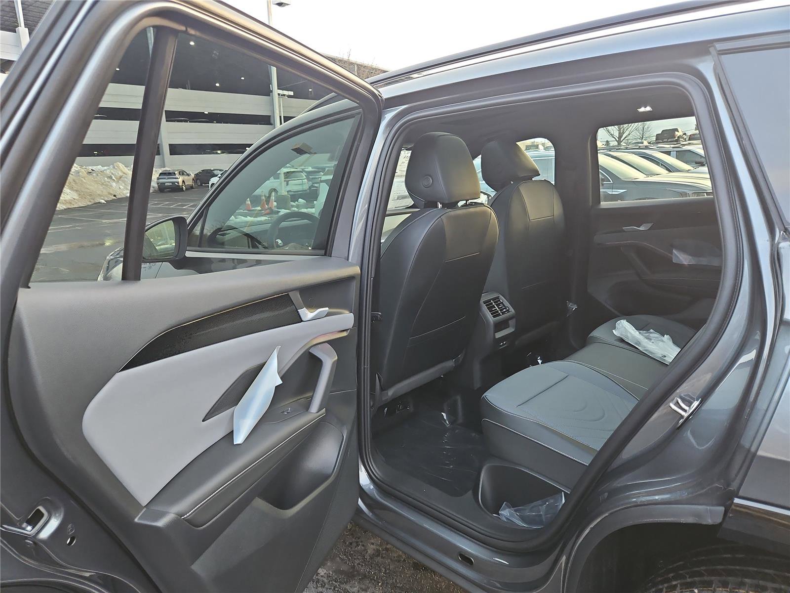 New 2026 Volkswagen Tiguan SE R-Line image 23