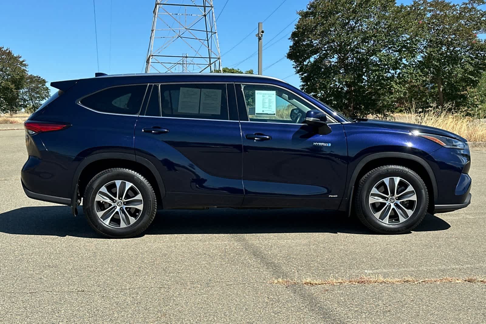Used 2021 Toyota Highlander XLE AWD/4WD image 6