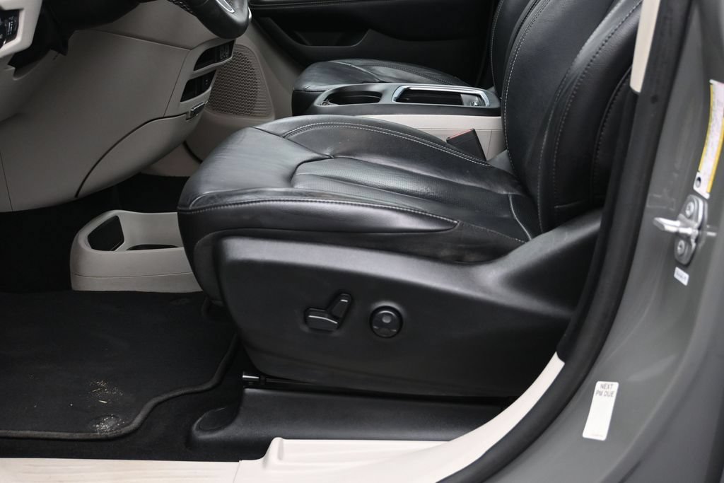 Used 2022 Chrysler Pacifica Touring-L FWD image 20