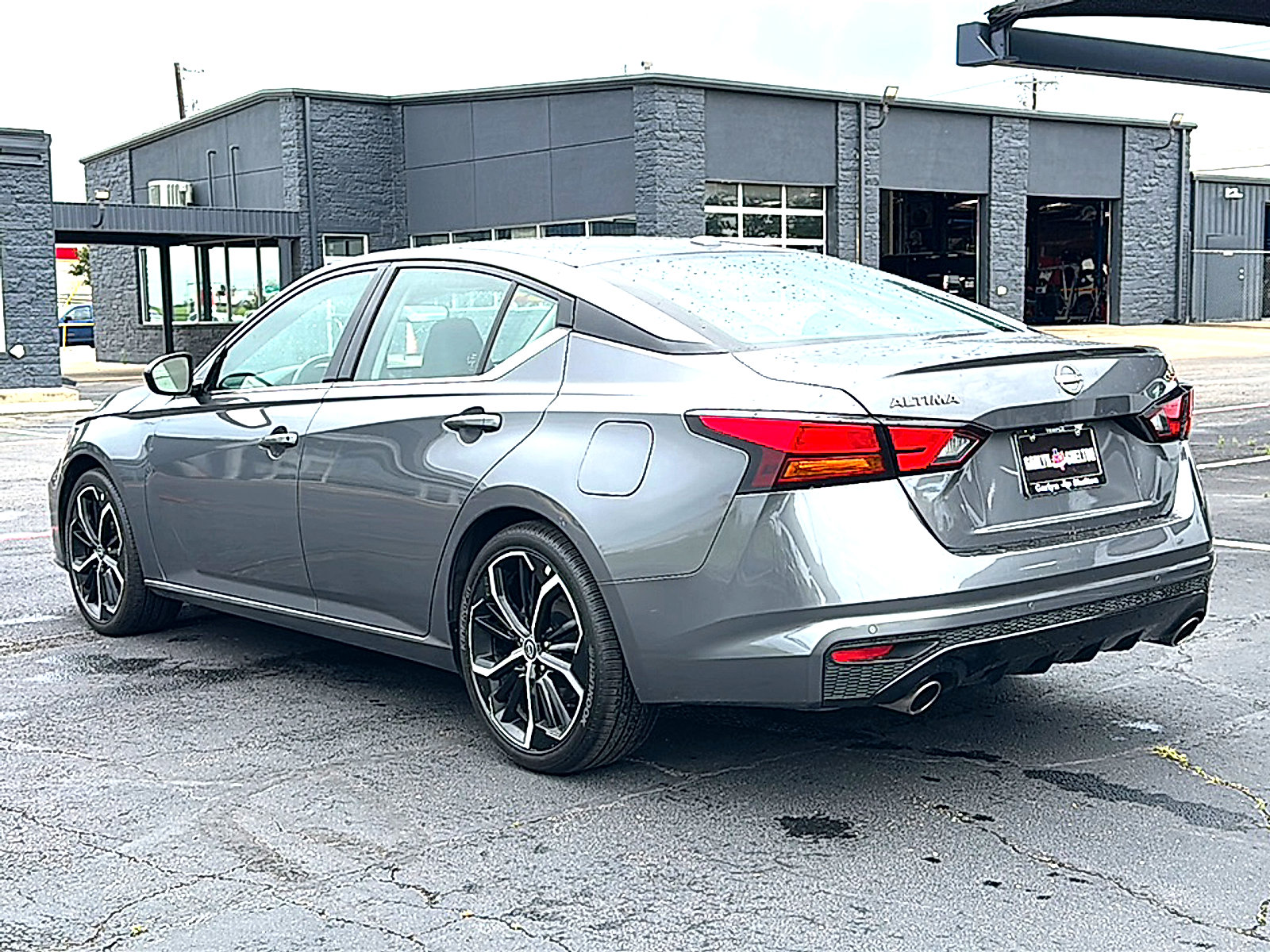 Used 2024 Nissan Altima 2.5 SR image 6