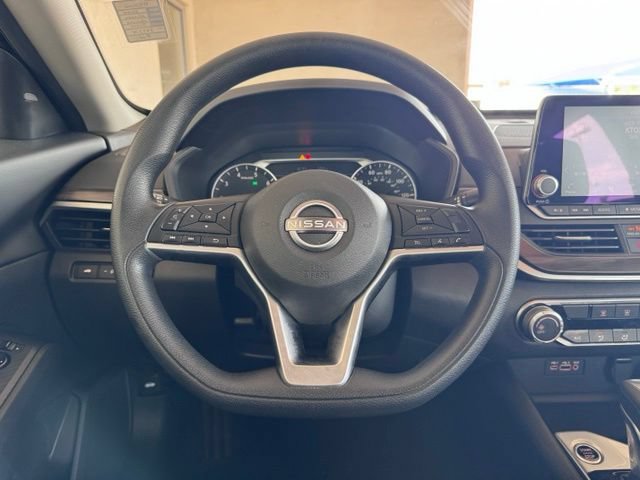 Used 2024 Nissan Altima 2.5 SV FWD image 14