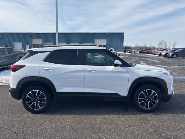 Used 2024 Chevrolet TrailBlazer LT w/ LT Cold Weather Package image 2