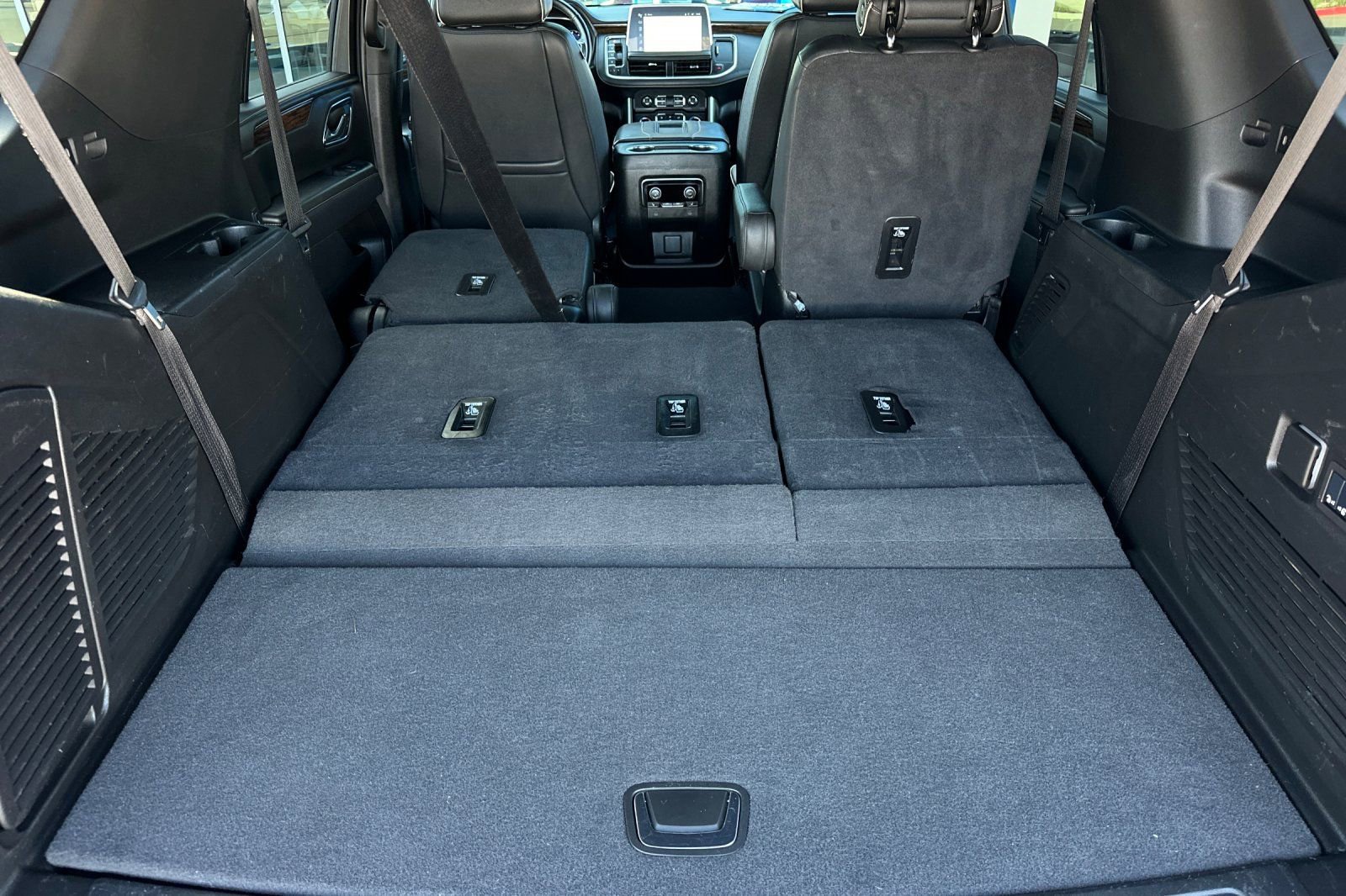 Used 2024 Chevrolet Tahoe Premier AWD/4WD image 18