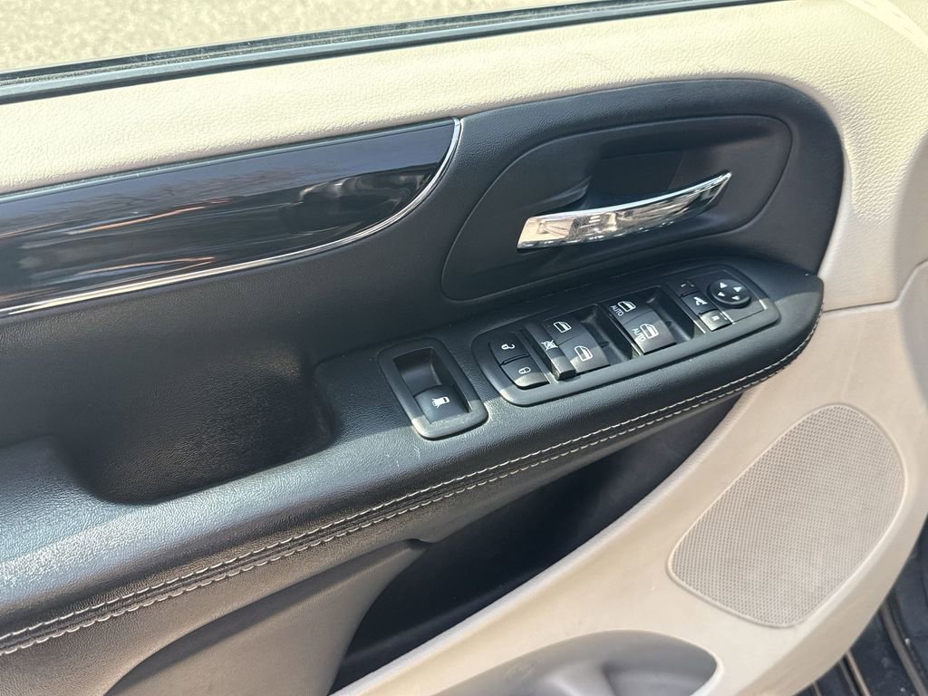 Used 2017 Dodge Grand Caravan SXT image 14
