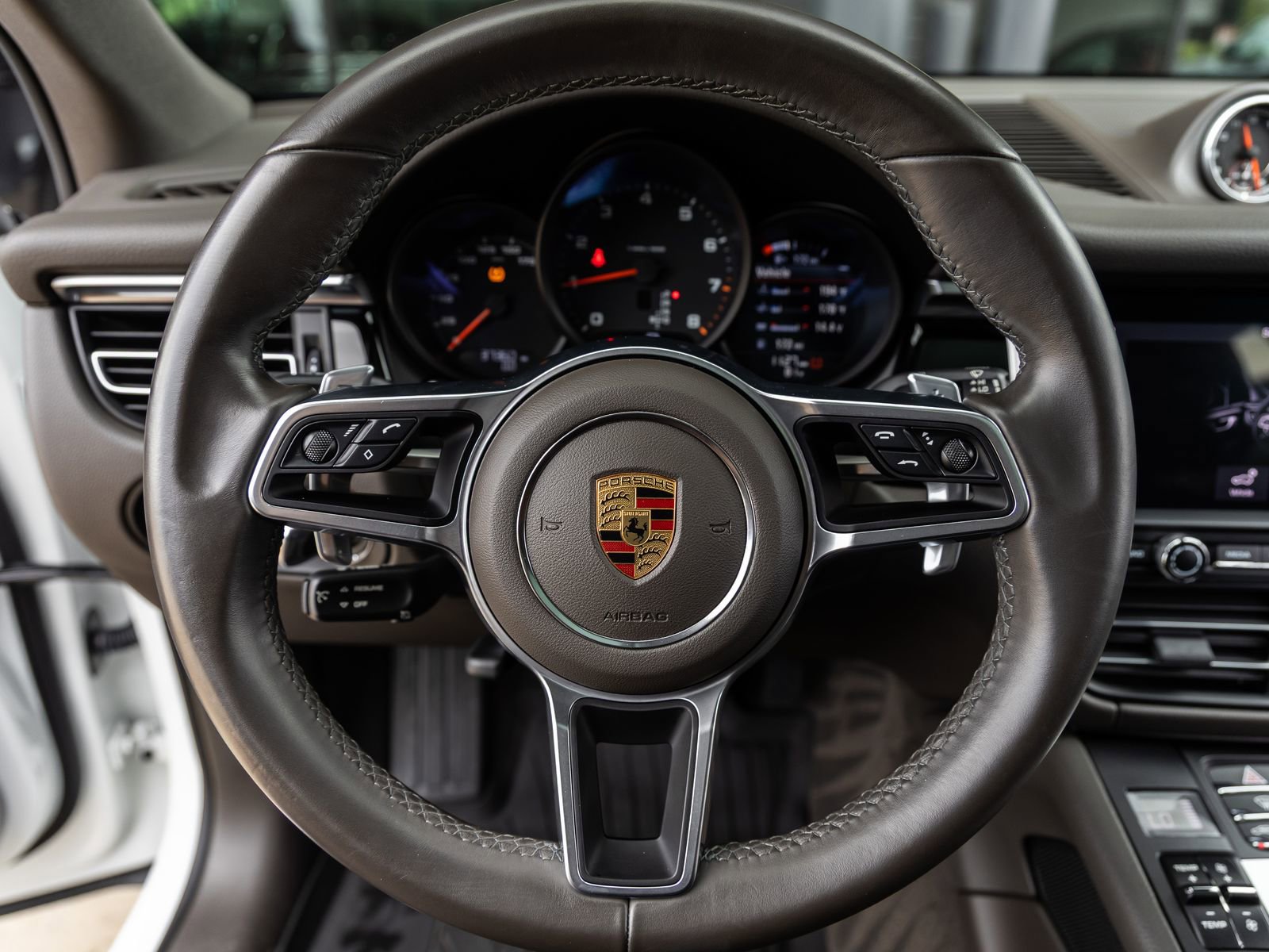 Certified 2021 Porsche Macan AWD/4WD image 28