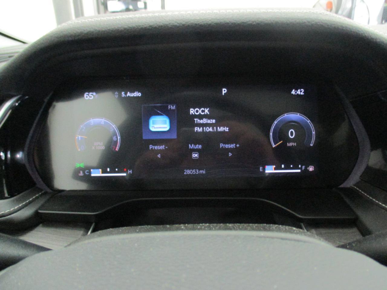 Used 2023 Jeep Grand Cherokee L Limited w/ Luxury Tech Group II AWD/4WD image 21