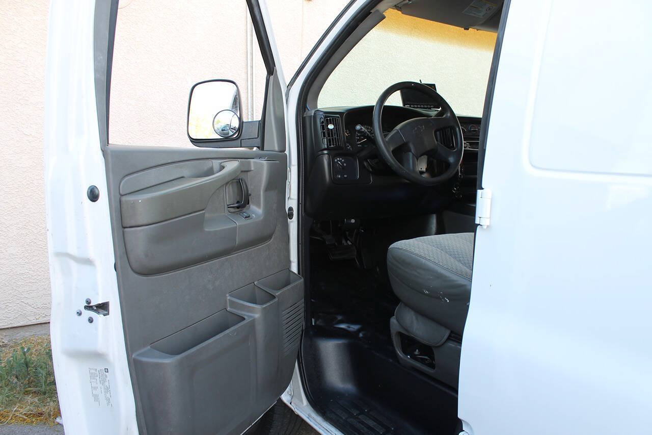 Used 2004 Chevrolet Express 1500 RWD image 10