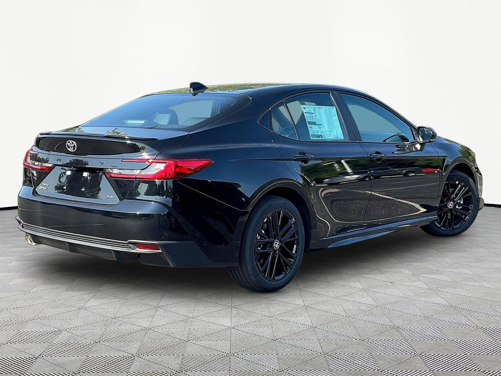 Used 2026 Toyota Camry SE AWD/4WD image 6