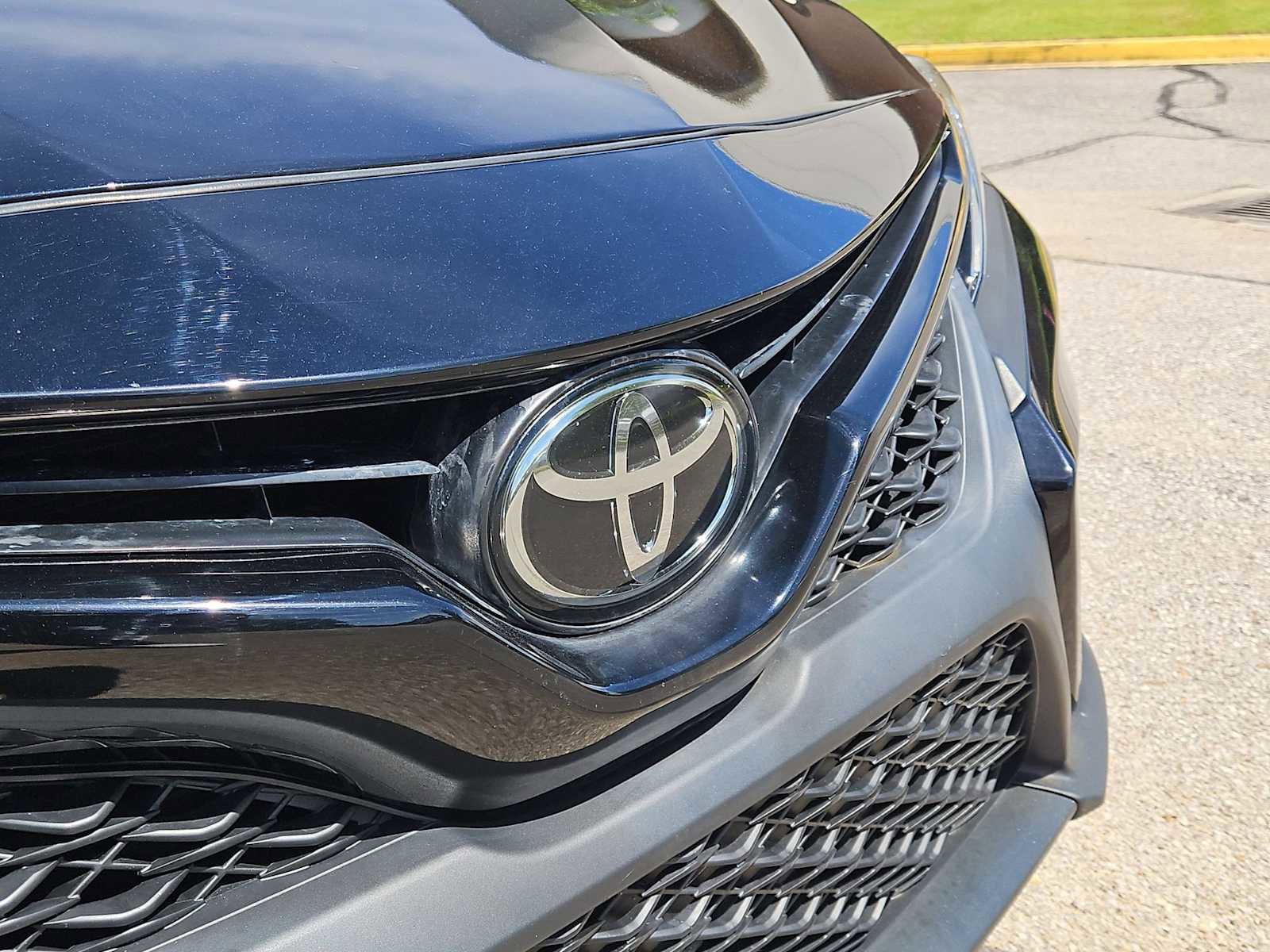 Used 2020 Toyota Camry SE FWD image 11