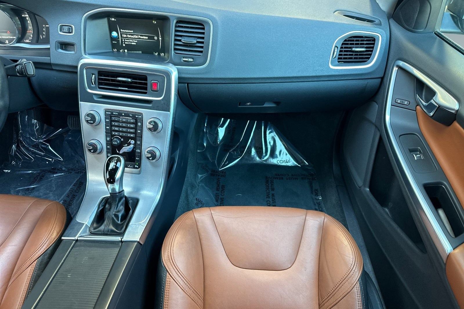 Used 2017 Volvo S60 T5 Inscription Platinum image 31