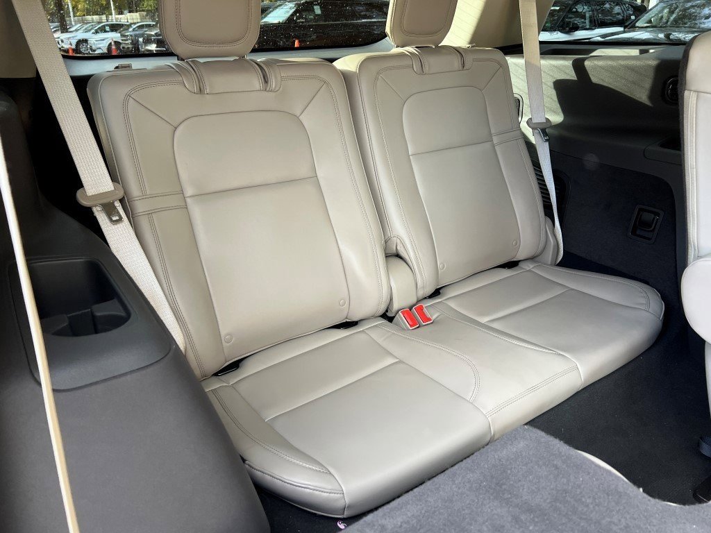 Certified 2022 Lincoln Aviator Reserve w/ Equipment Group 201A image 15