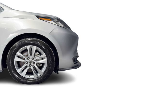 Used 2021 Toyota Sienna Limited FWD image 9