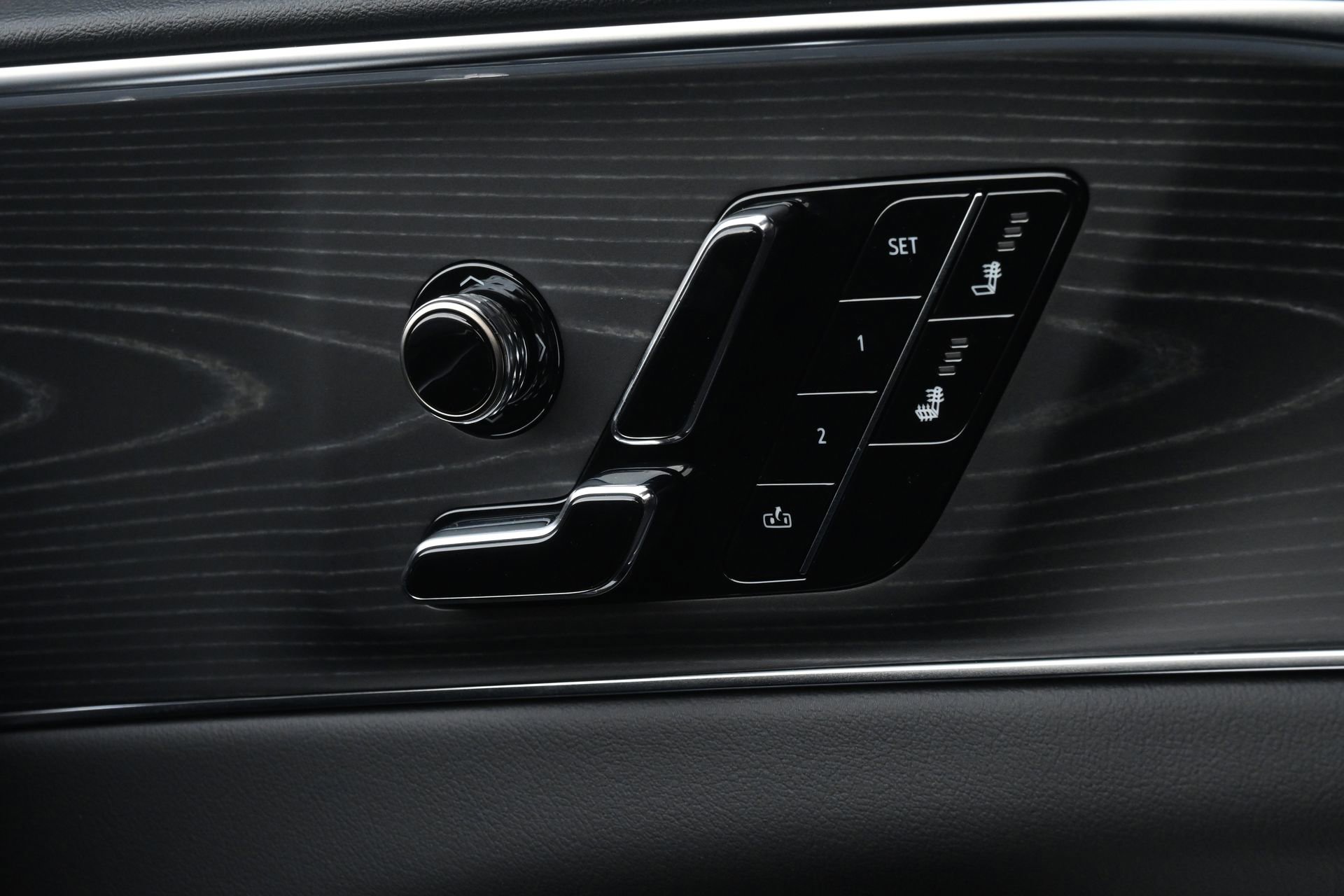 Used 2025 Cadillac Lyriq Luxury RWD image 15