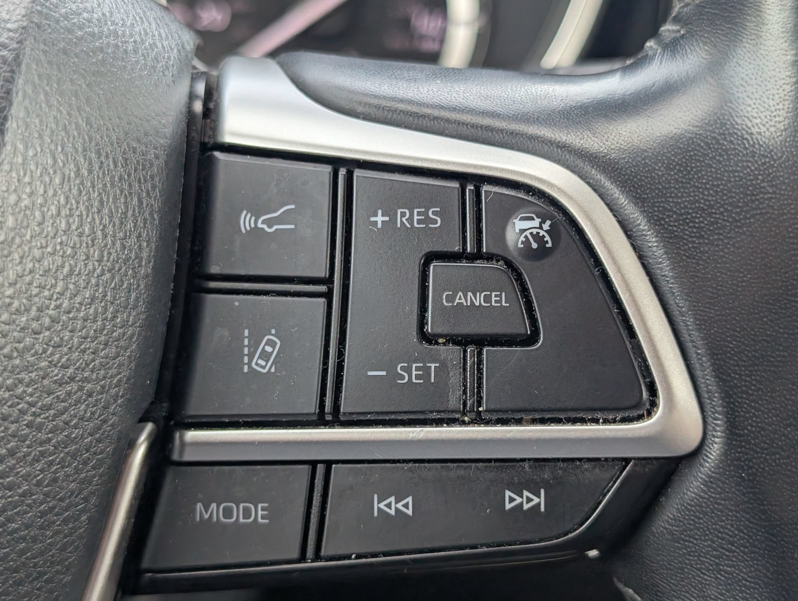 Used 2022 Toyota Highlander XLE FWD image 14