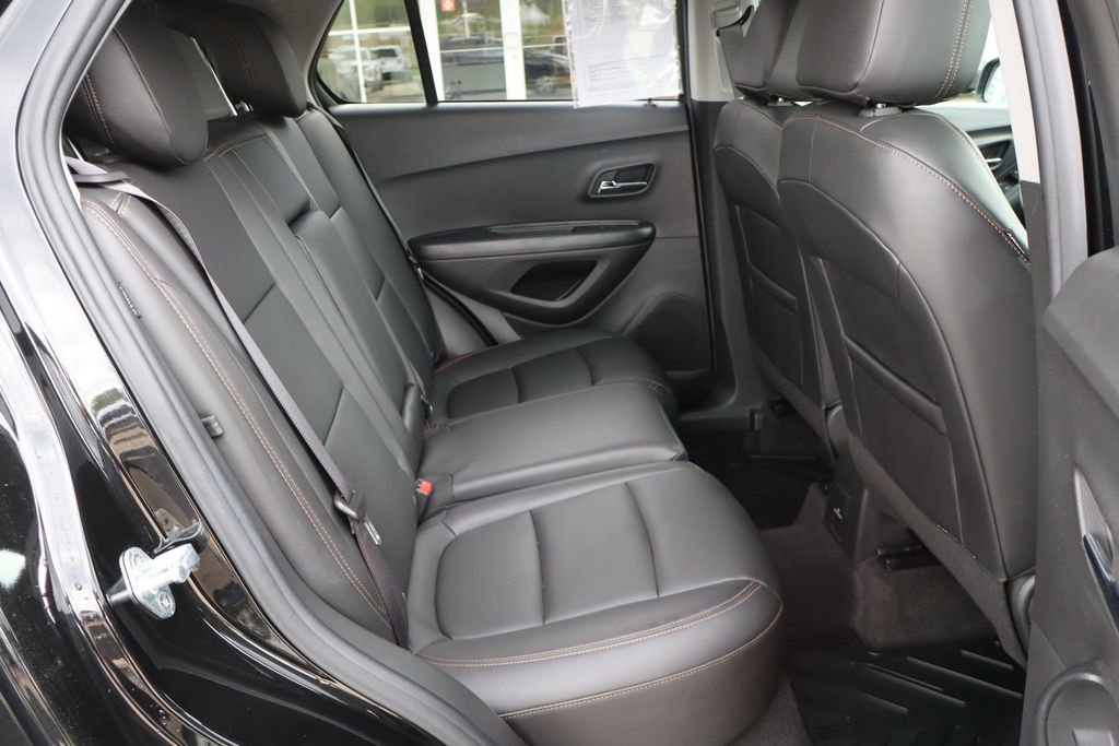 Used 2022 Chevrolet Trax LT w/ Premium Seat Package AWD/4WD image 38