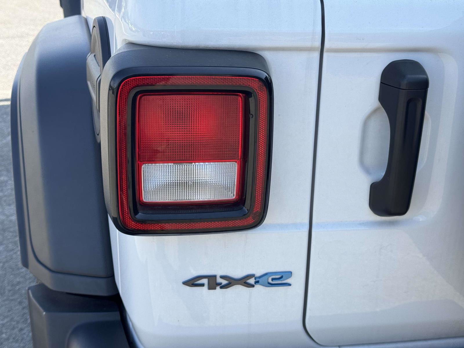 Used 2023 Jeep Wrangler Unlimited w/ 8.4" Radio Group image 12