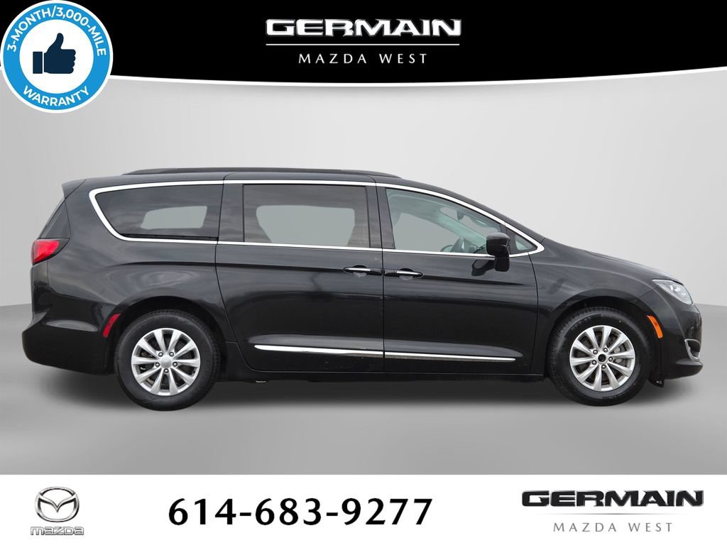 Used 2017 Chrysler Pacifica Touring-L FWD image 7