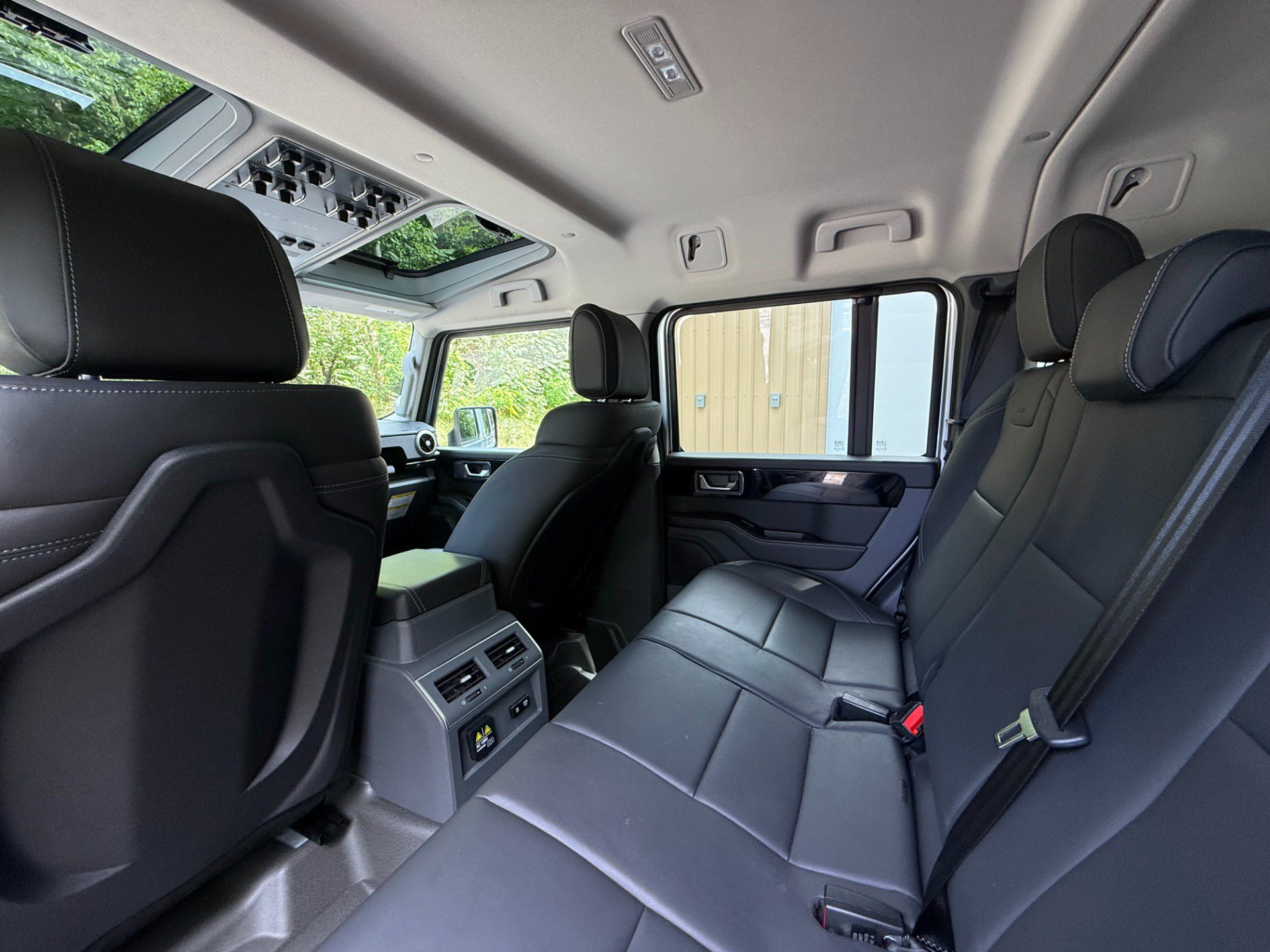 Used 2024 INEOS Grenadier Station Wagon AWD/4WD image 13