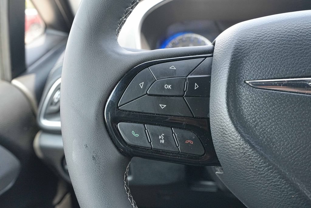 Used 2025 Chrysler Pacifica Limited FWD image 33