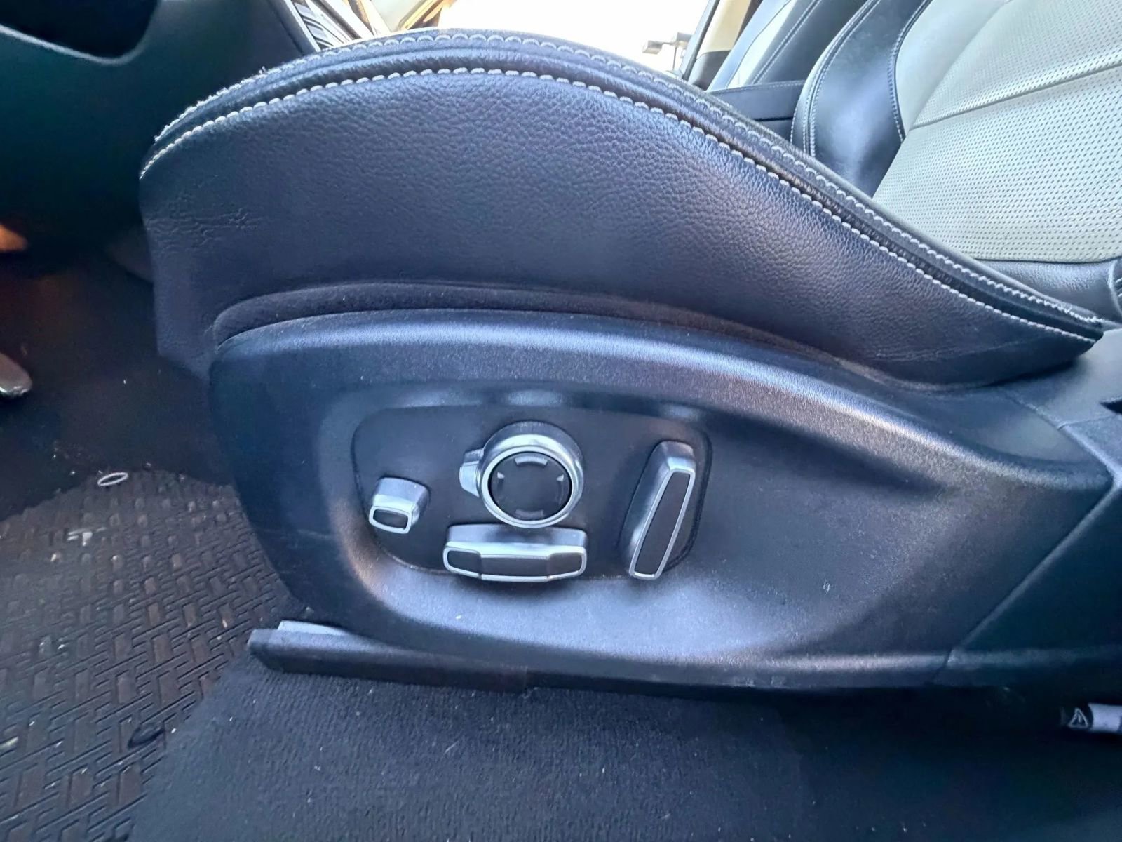 Used 2019 Jaguar F-PACE R-Sport image 12