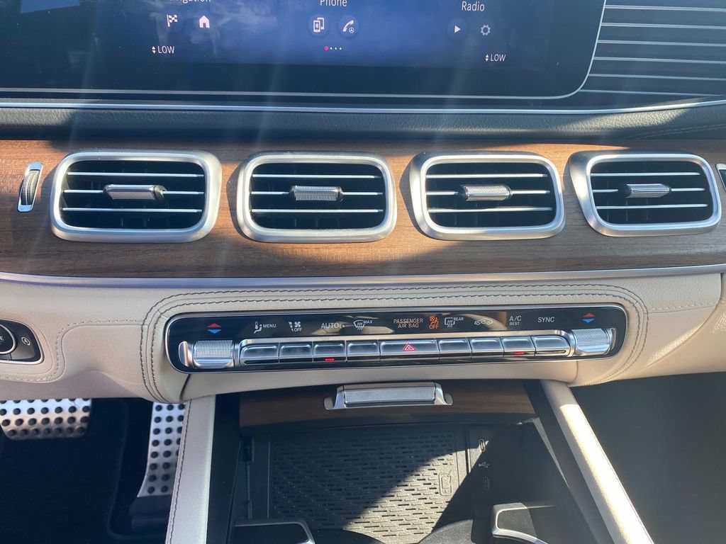 Used 2025 Mercedes-Benz GLS 580 4MATIC image 22