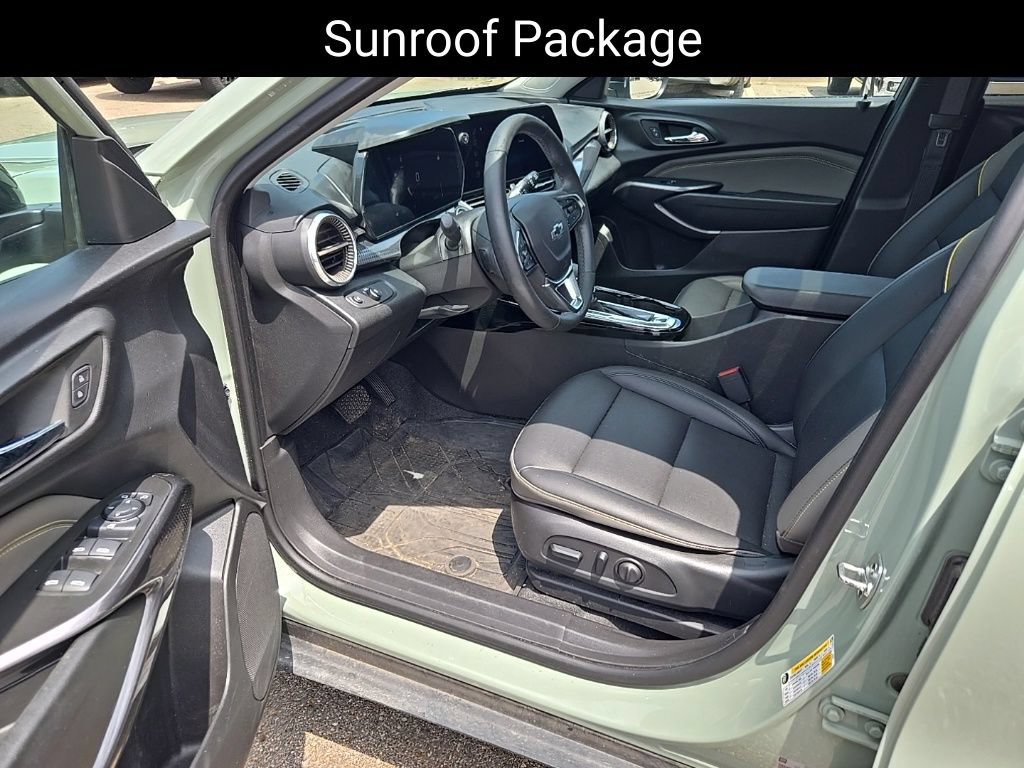 Used 2025 Chevrolet Trax ACTIV w/ Sunroof Package FWD image 13