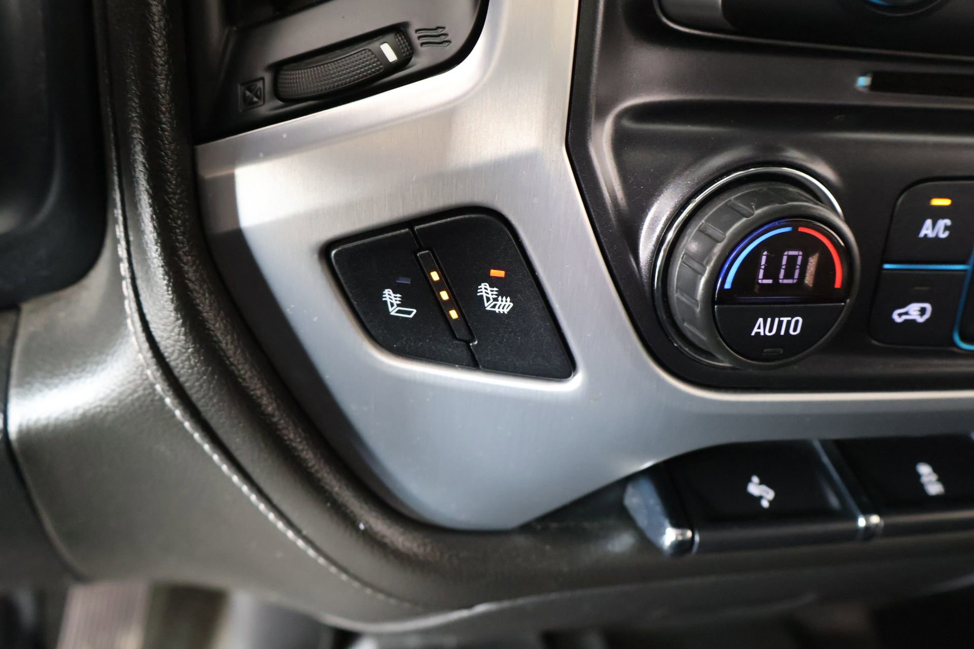 Used 2018 GMC Sierra 1500 SLT w/ SLT Premium Package AWD/4WD image 7