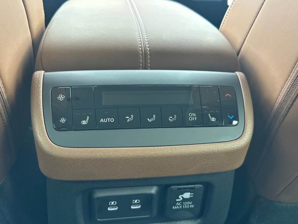 New 2026 Nissan Pathfinder Platinum AWD/4WD image 17